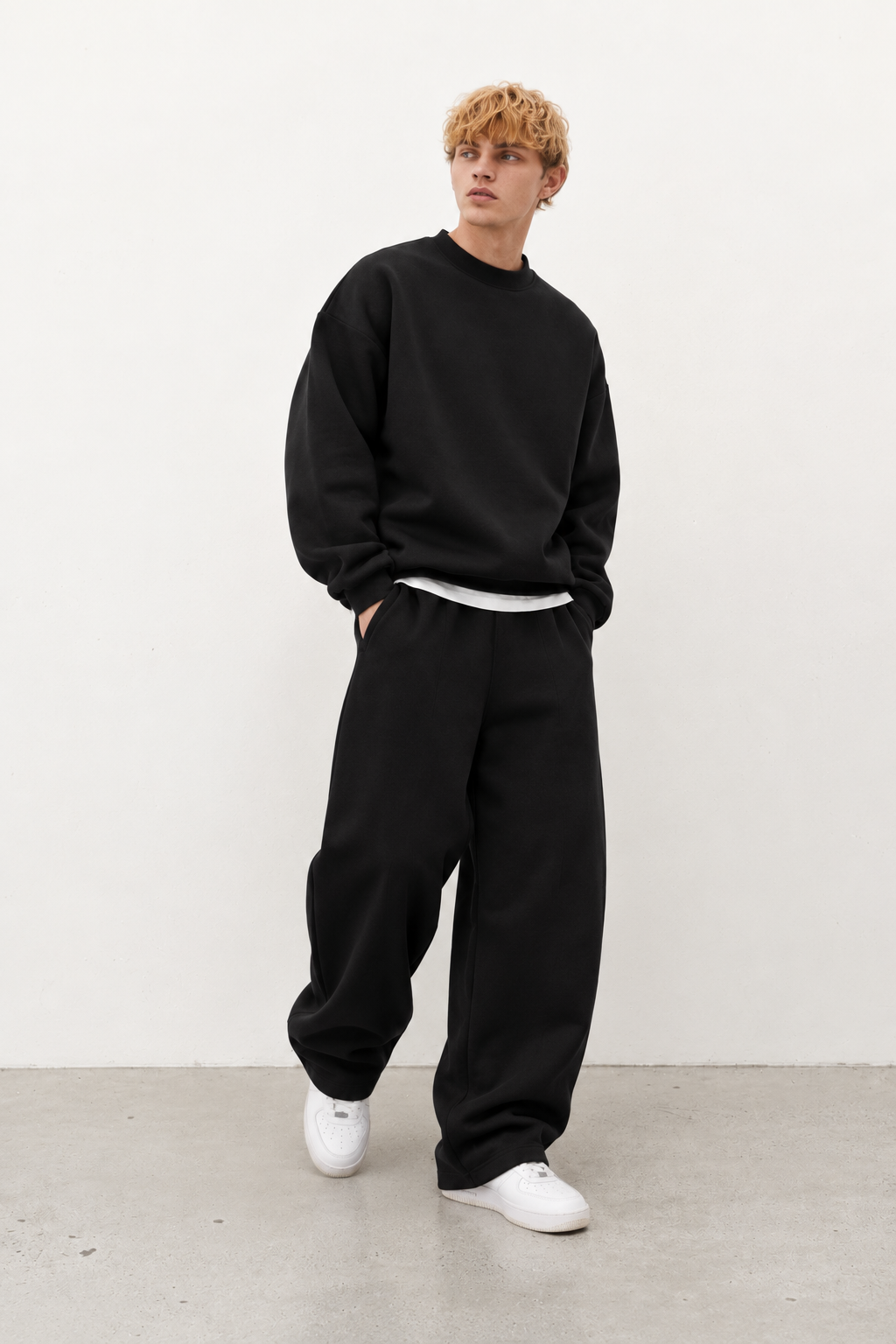 COZY BASIC CREWNECK - BLACK