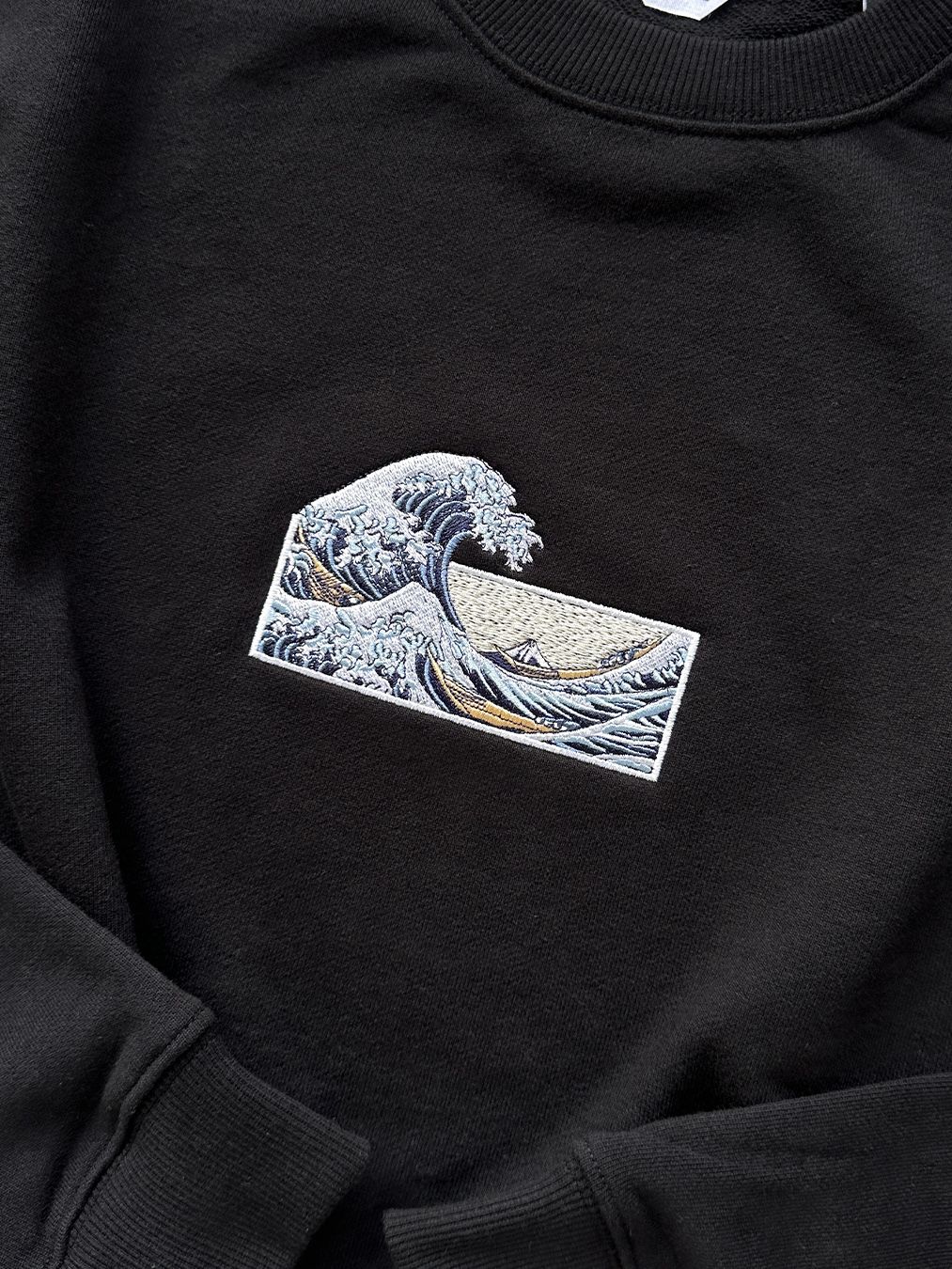 THE GREAT WAVE OFF KANAGAWA CREWNECK