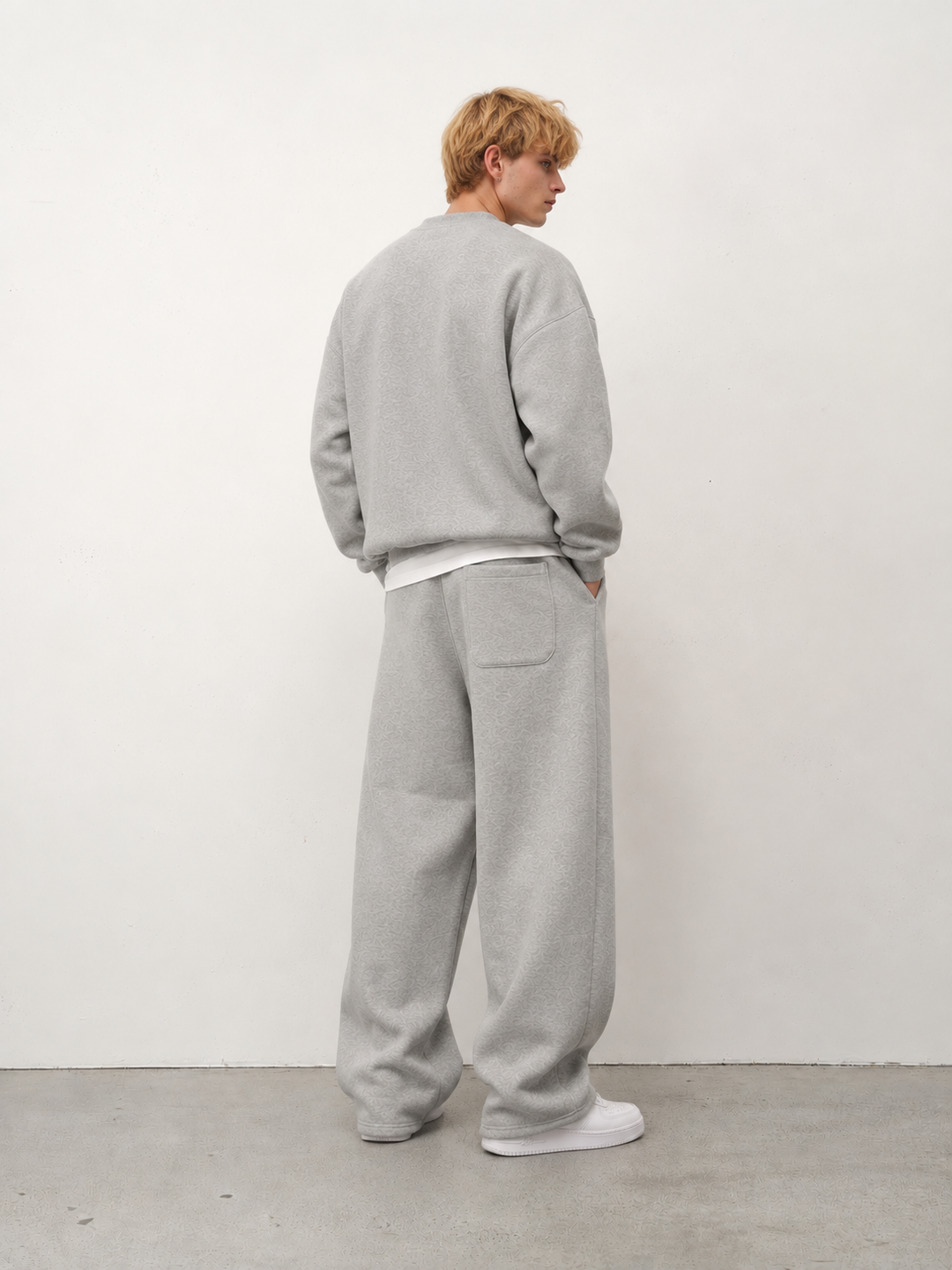 COZY BASIC CREWNECK - LIGHT GRAY