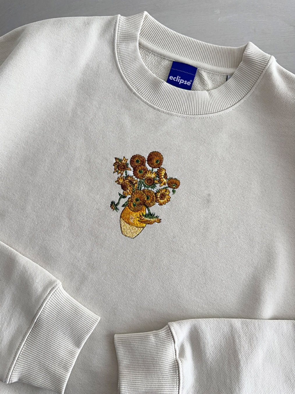 VASE WITH FIFTEEN SUNFLOWERS CREWNECK
