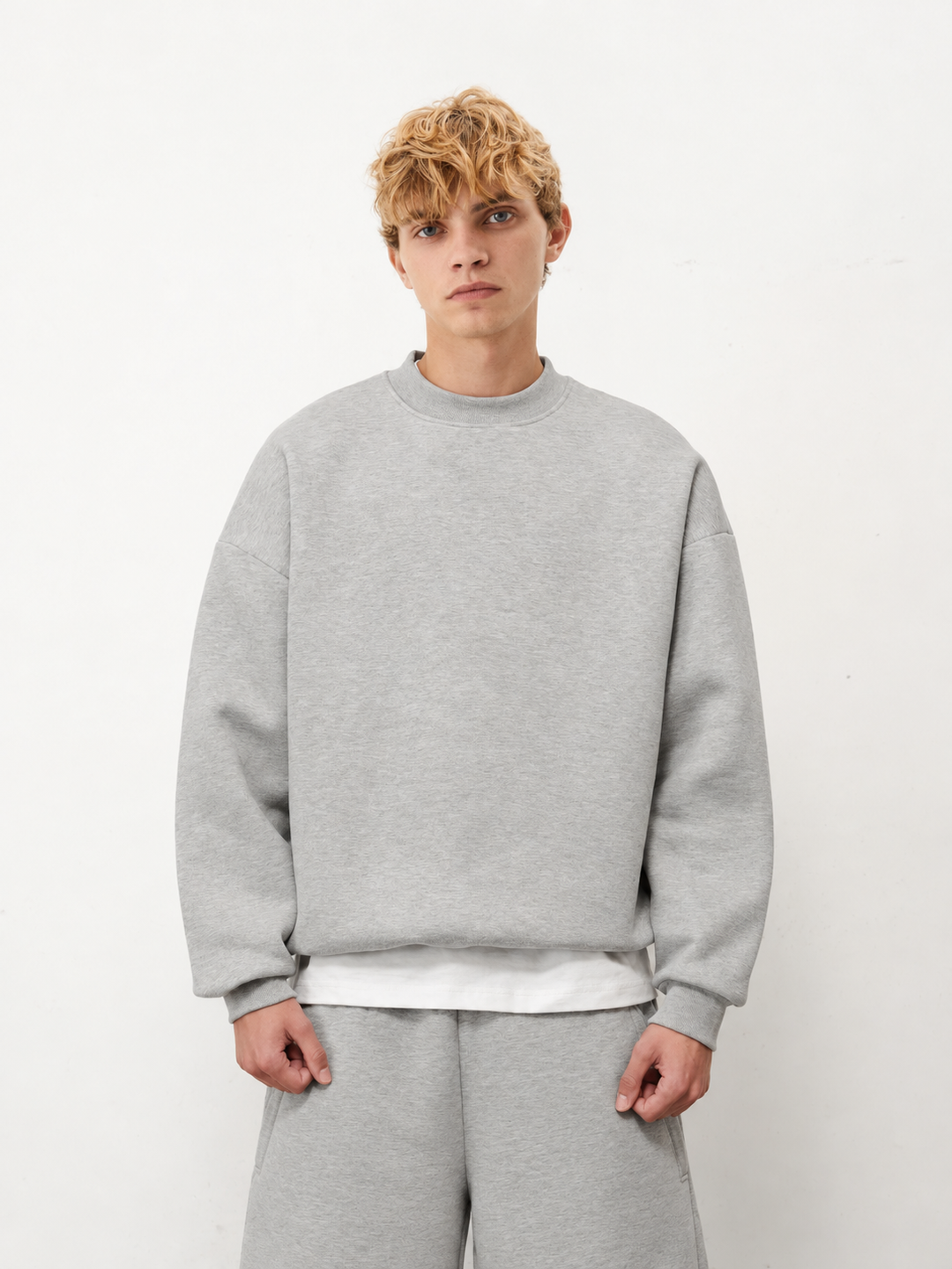 COZY BASIC CREWNECK - LIGHT GRAY