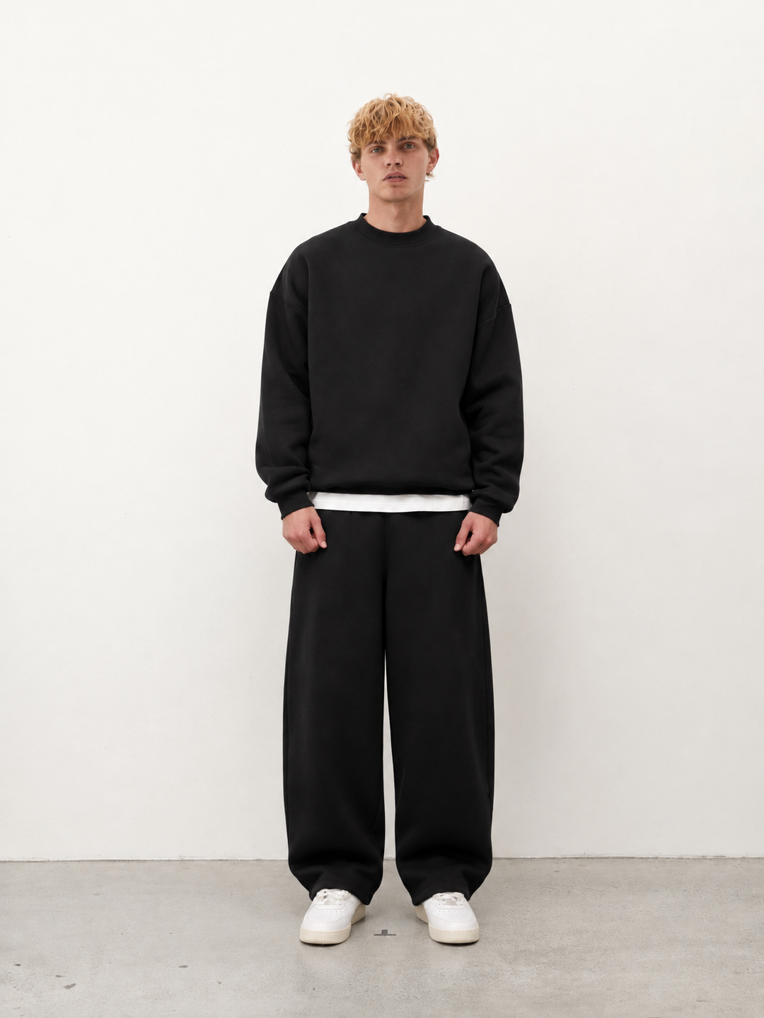 COZY BASIC CREWNECK - BLACK